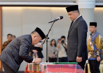 Pelantikan 60 pejabat administrator dan pengawas di lingkungan Pemprov Sumut.