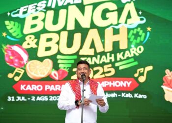 Gubernur Sumut, Bobby Nasution membuka Pesta Bunga dan Buah Tanah Karo 2025.