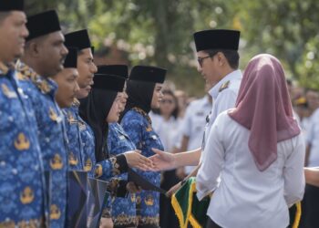 Wali Kota Medan, Rico Waas menyerahkan SK pengangkatan PPPK Tahap I TA 2024 di lingkungan Pemko Medan kepada 1.018 orang.