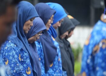 ASN Kemenag mengikuti upacara Hari Sumpah Pemuda di kantor Kemenag.