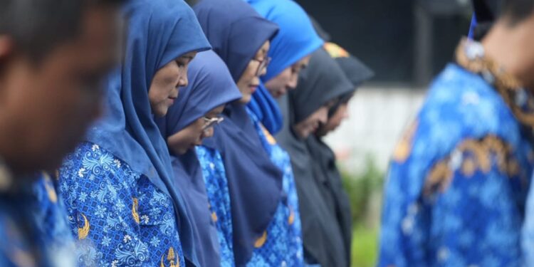 Pesan Romo Syafi'i pada Upacara Hari Sumpah Pemuda di Kemenag 1 ASN Kemenag mengikuti upacara Hari Sumpah Pemuda di kantor Kemenag.
