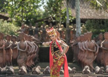 Tari Gandrung.