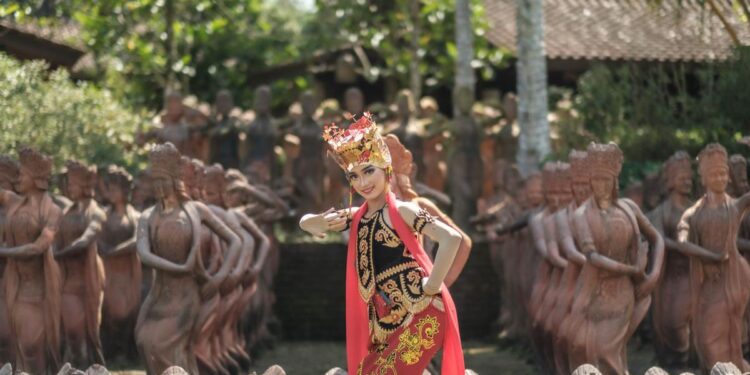 Memahami Makna Filosofis Tari Gandrung Banyuwangi 1 Tari Gandrung.