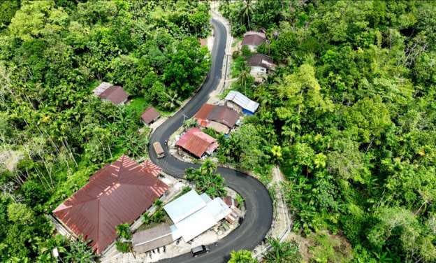 Jalan dan Jembatan Diperbaiki, Mobilitas Warga Kepulauan Nias Lebih Cepat 1 Kondisi jalan di Nias setelah diperbaiki.