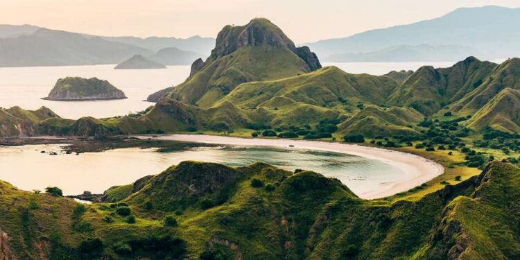 Cuaca Buruk, Labuan Bajo Tutup Semua Layanan Kapal Wisata 1 Labuan Bajo.