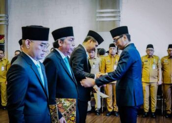 Pengambilan sumpah dan pelantikan Direksi PUD Pasar, PUD Pembangunan, dan PUD Rumah Potong Hewan Kota Medan.