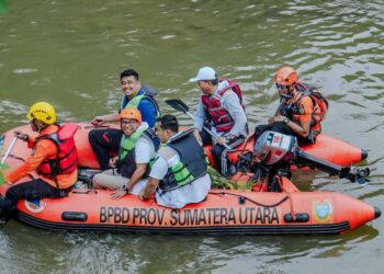 Aksi Bersih aliran Sungai Deli.