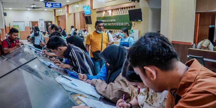 Terapkan Strategi Jemput Bola, Layanan Adminduk Medan Melonjak 28,9% 1 Suasana pelayanan administrasi kependudukan (Adminduk) Kota Medan.