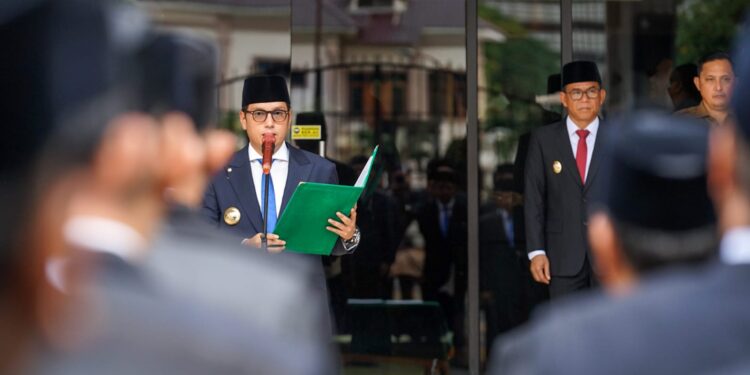Rico Waas Lantik 213 Pejabat, Tekankan Mental Tancap Gas 1 Rico Waas melantik 213 pejabat Administrator dan Pengawas, di Balai Kota Medan, Senin (23/2/2026).