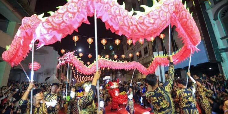 Usai Tarawih, Ribuan Warga Medan Larut dalam Kemeriahan Imlek 1 Perayaan Imlek 2577 Kongzili bertajuk Harmony Imlek Dalam Keberagaman Kota Medan 2026.