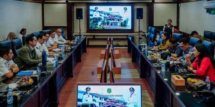 Rico Waas Terima Kunjungan Reses DPRD Sumut, Bahas Soal Infrastruktur-Banjir 1 Rico Waas menerima kunjungan reses Pimpinan dan Anggota DPRD Sumut daerah pemilihan Sumut I dan Sumut II di kantornya, Rabu (11/2/2026).