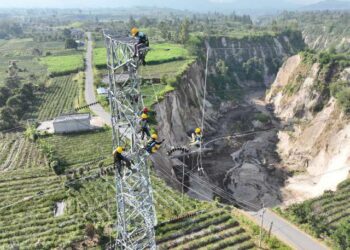 PLN mengamankan sistem kelistrikan Aceh menyusul terjadinya longsoran berupa sinkhole di Desa Pondok Balik, Kabupaten Aceh Tengah.