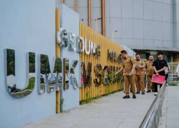 Wakil Wali Kota Medan, H. Zakiyuddin Harahap, meninjau UMKM Square USU.