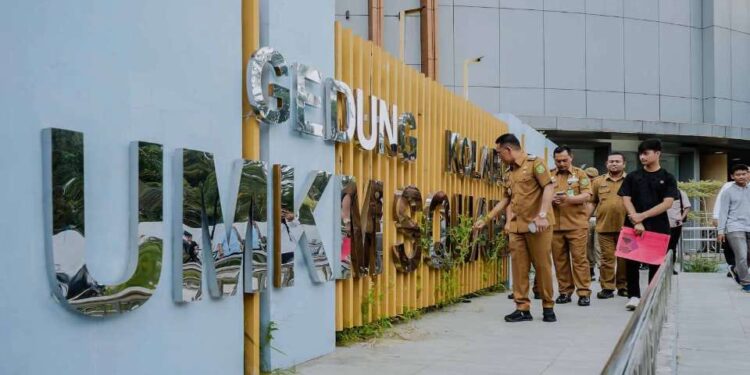 Percepat Operasional UMKM Square USU, Pemko Medan Matangkan Pola Pengelolaan 1 Wakil Wali Kota Medan, H. Zakiyuddin Harahap, meninjau UMKM Square USU.