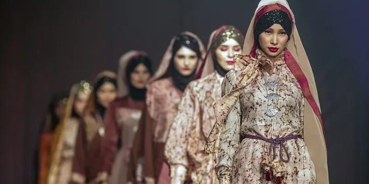 Industri Fesyen Muslim Nasional Mampu Bersaing di Pasar Global 1 Pergelaran Busana dan Seni Islam Asia pada dan Seni Islam pada 25-25 Januari 2025.