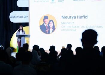 Menkomdigi Meutya Hafid saat memberikan sambutan dalam acara kelulusan Program Google for Startups Accelerator di Garuda Spark Innovation Hub Jakarta.