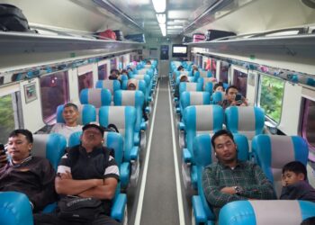 Penumpang kereta api.