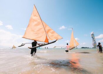Perahu Jong, miniatur kapal layar dari Kepulauan Riau.