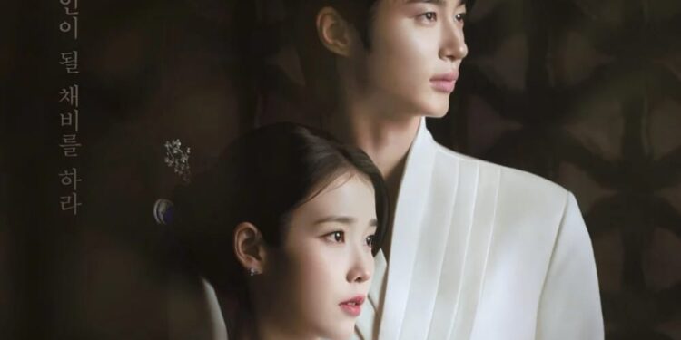 Tayang April, IU Mulai Goda Penggemar Lewat Bocoran Drama Terbaru Perfect Crown 1 IU promosi untuk drama terbaru MBC yang dibintanginga 'Perfect Crown'.