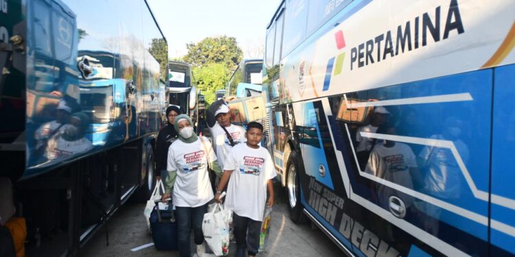 Dukung Program Pemerintah Hemat Energi, Pertamina Berangkatkan Ribuan Pemudik 1 Peserta program Mudik Bareng Pertamina 2026.