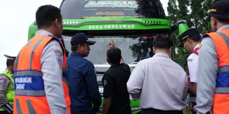 Kemenhub Rampcheck Lebih 60.000 Bus Selama Periode Angkutan Lebaran 1 Inspeksi keselamatan atau rampcheck armada bus pada periode angkutan Lebaran 1447 H.