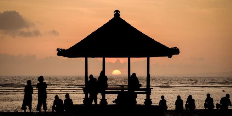 Destinasi Pariwisata RI Tetap Aman di Tengah Dinamika Timur Tengah 1 Sunset di Bali.