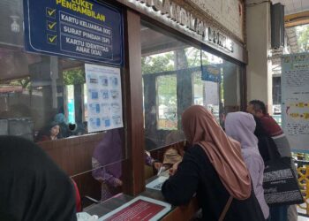 Disdukcapil aktifkan kembali layanan perekaman dan pencetakan E-KTP di tingkat kecamatan.
