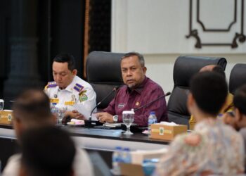 Rapat Persiapan Penyelenggaraan Trail of The Kings by UTMB 2026 yang dihadiri seluruh OPD Provinsi Sumut dan Kabupaten Samosir, di Aula Raja Inal Siregar.