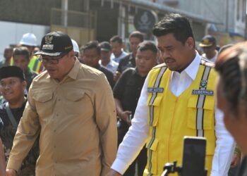 Gubernur Sumut, Bobby Nasution meninjau langsung kondisi Jalan Perintis Kemerdekaan, Kecamatan Galang, Kabupaten Deliserdang.