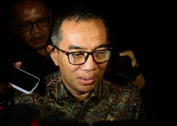 Mendiktisaintek, Brian Yuliarto, memberi keterangan usai bertemu Presiden, di Istana Merdeka, Jakarta, Kamis (25/6/2026).