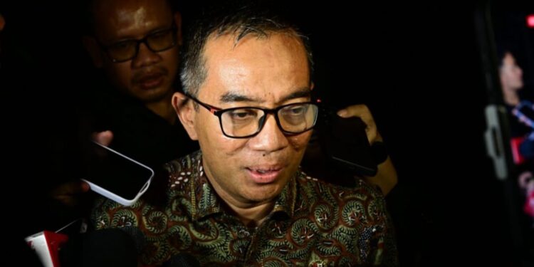 Mendiktisaintek, Brian Yuliarto, memberi keterangan usai bertemu Presiden, di Istana Merdeka, Jakarta, Kamis (25/6/2026).