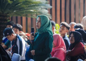 Warga dan Wali Kota Medan berdialog dalam kegiatan Sapa Warga.