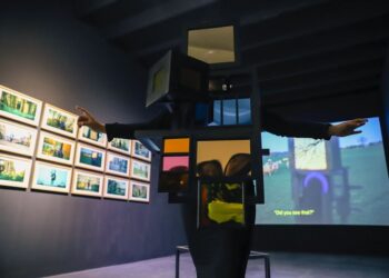 ARTJOG tidak hanya menghadirkan karya seni visual, juga ada musik, tari, hingga seni pertunjukan yang menghidupkan suasana.