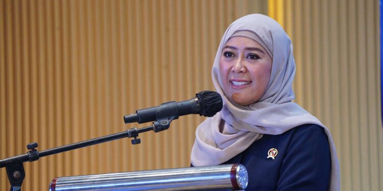 Menkomdigi Ajak Generasi Muda Jadi Duta Internet Sehat dan Lawan Kejahatan Digital 1 Menteri Komunikasi dan Digital (Menkomdigi), Meutya Hafid, dalam kegiatan Kumpul Komunitas Waspada Kejahatan Digital di Medan, Sabtu (13/6/2026).