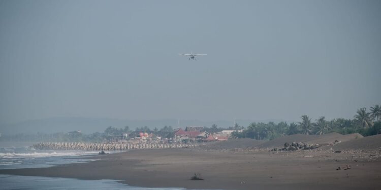 Road Trip Seru di Jalur Selatan Jawa, Jangan Lewatkan 7 Pantai Ini 1 Pantai Pangandaran, Jawa Barat.
