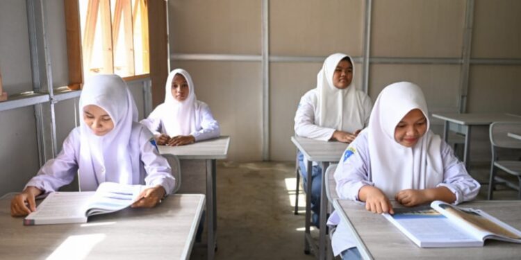 Kemendikdasmen Percepat Pemulihan Sekolah Pascabencana Sumatra 1 Kemendikdasmen percepat rehabilitasi dan rekonstruksi layanan pendidikan bagi yang terdampak bencana di Sumatra.