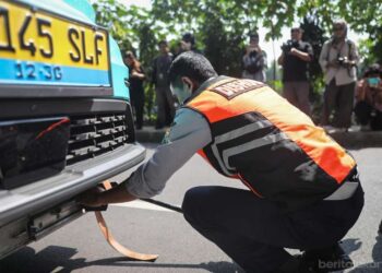Penertiban parkir liar di Jalan Jatinegara Timur depan J-Town.