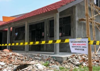 Revitalisasi sekolah.