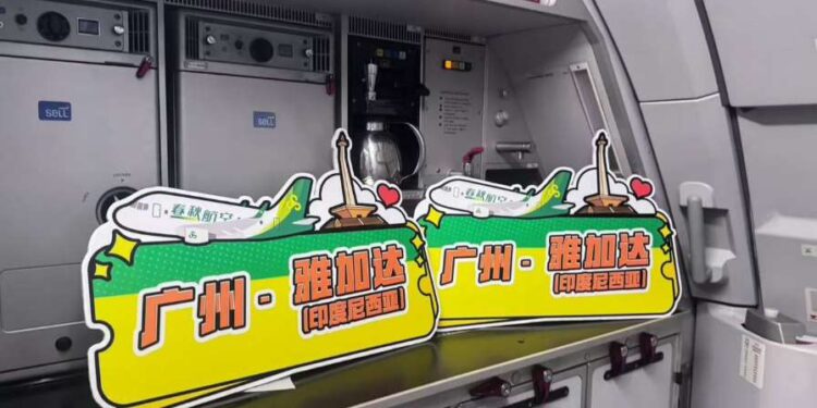 Penerbangan Perdana Rute Guangzhou dan Shenzhen ke Jakarta Terisi 90% Lebih 1 Spring Airlines resmi membuka dua rute penerbangan baru, yakni Guangzhou–Jakarta danvShenzhen–Jakarta.