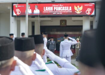 Upacara Peringatan Hari Lahir Pancasila, di halaman depan Balai Kota, Senin (1/6/2026).