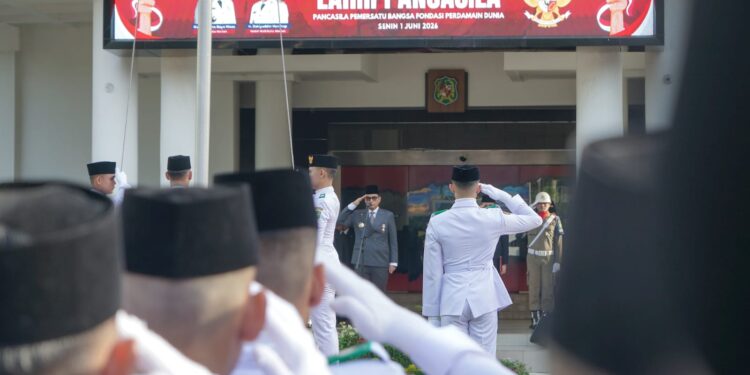 Upacara Peringatan Hari Lahir Pancasila, di halaman depan Balai Kota, Senin (1/6/2026).