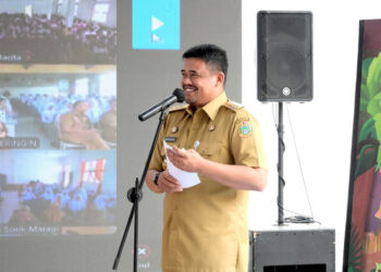 Gubernur Sumut, Bobby Nasution membuka MPLS bagi siswa baru SMA, SMK, dan SLB Negeri Tahun Pelajaran 2026/2027 se-Sumut, di SMA Negeri 1 Binjai.