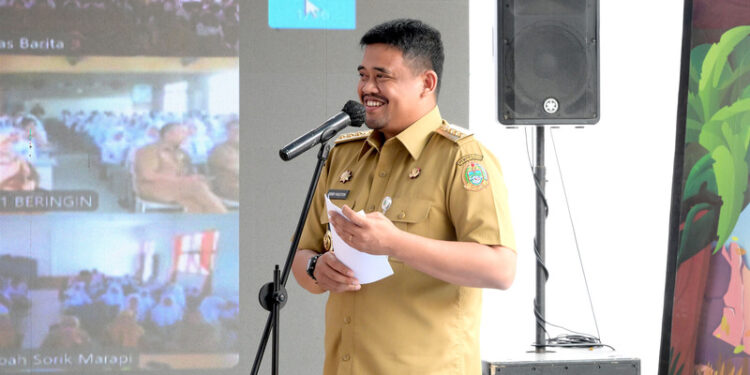 Buka MPLS 2026 se-Sumut, Bobby Nasution Tekankan Hal Ini 1 Gubernur Sumut, Bobby Nasution membuka MPLS bagi siswa baru SMA, SMK, dan SLB Negeri Tahun Pelajaran 2026/2027 se-Sumut, di SMA Negeri 1 Binjai.