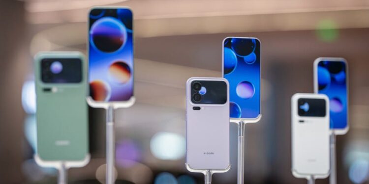 Cara Cek Sisa Umur HP, Kapan Sebaiknya Diganti? 1 Jajaran produk HP Smartphone Xiaomi.