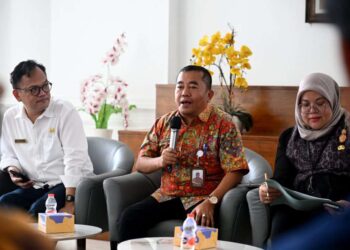 Kabid Kesmas Dinas Kesehatan Sumut, Hery Valona Bonatua Ambarita, memberi keterangan kepada media.