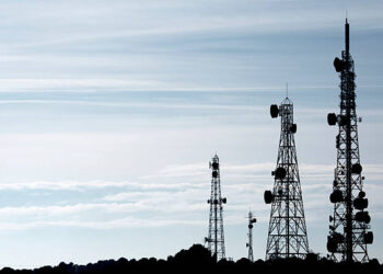 Menara telekomunikasi.