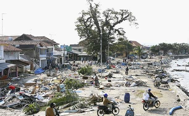 20 Tahun Tsunami Pangandaran, BMKG Ingatkan Kesiapsiagaan Dini 1 Kondisi Pangandaran usai diterjang tsunami.