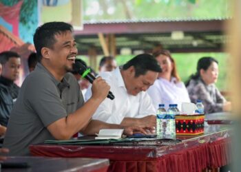 Gubernur Sumut, Bobby Nasution berdialog langsung dengan masyarakat Nias Barat.