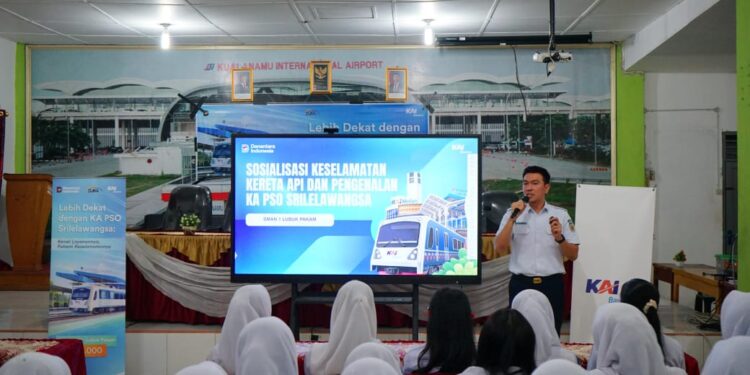 Sosialisasi Keselamatan Perkeretaapian di SMA Negeri 1 Lubuk Pakam.