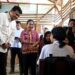 Gubernur Bobby Nasution menyapa para siswa di setiap kelas SMPN 4 Sitolu Ori.